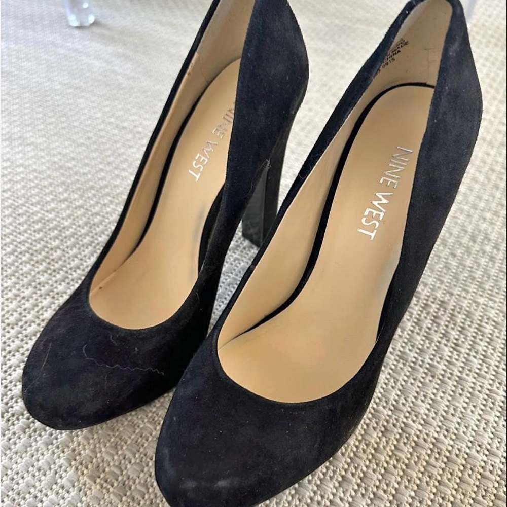Nine West Elegant Black Suede Heels Rare Shoe Size 4